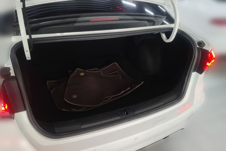 Used Roewe i5 2021 1.5L CVT Diamond Edition Trunk