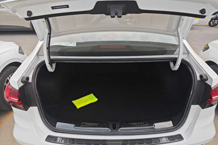Used Roewe i5 2021 1.5L CVT Platinum Edition Trunk