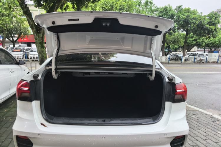 Used Roewe i5 2021 1.5L CVT Black Gold Edition Trunk