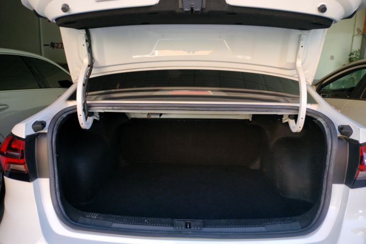 Used Roewe i5 2021 1.5L CVT Platinum Edition Trunk