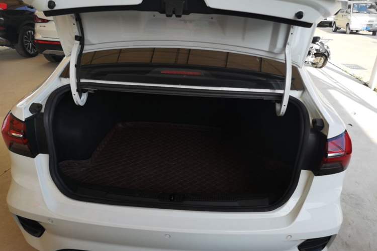 Used Roewe i5 2021 1.5L Manual Platinum Edition Trunk