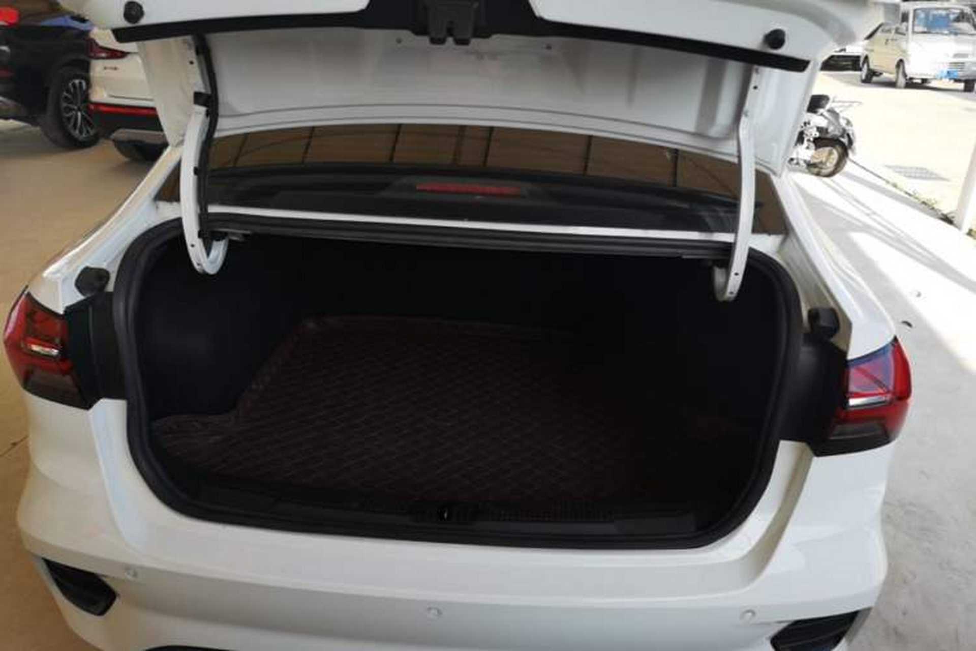 Used Roewe i5 2021 1.5L Manual Platinum Edition Trunk