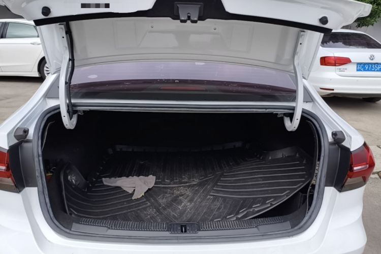 Used Roewe i5 2021 1.5L CVT Diamond Edition Trunk