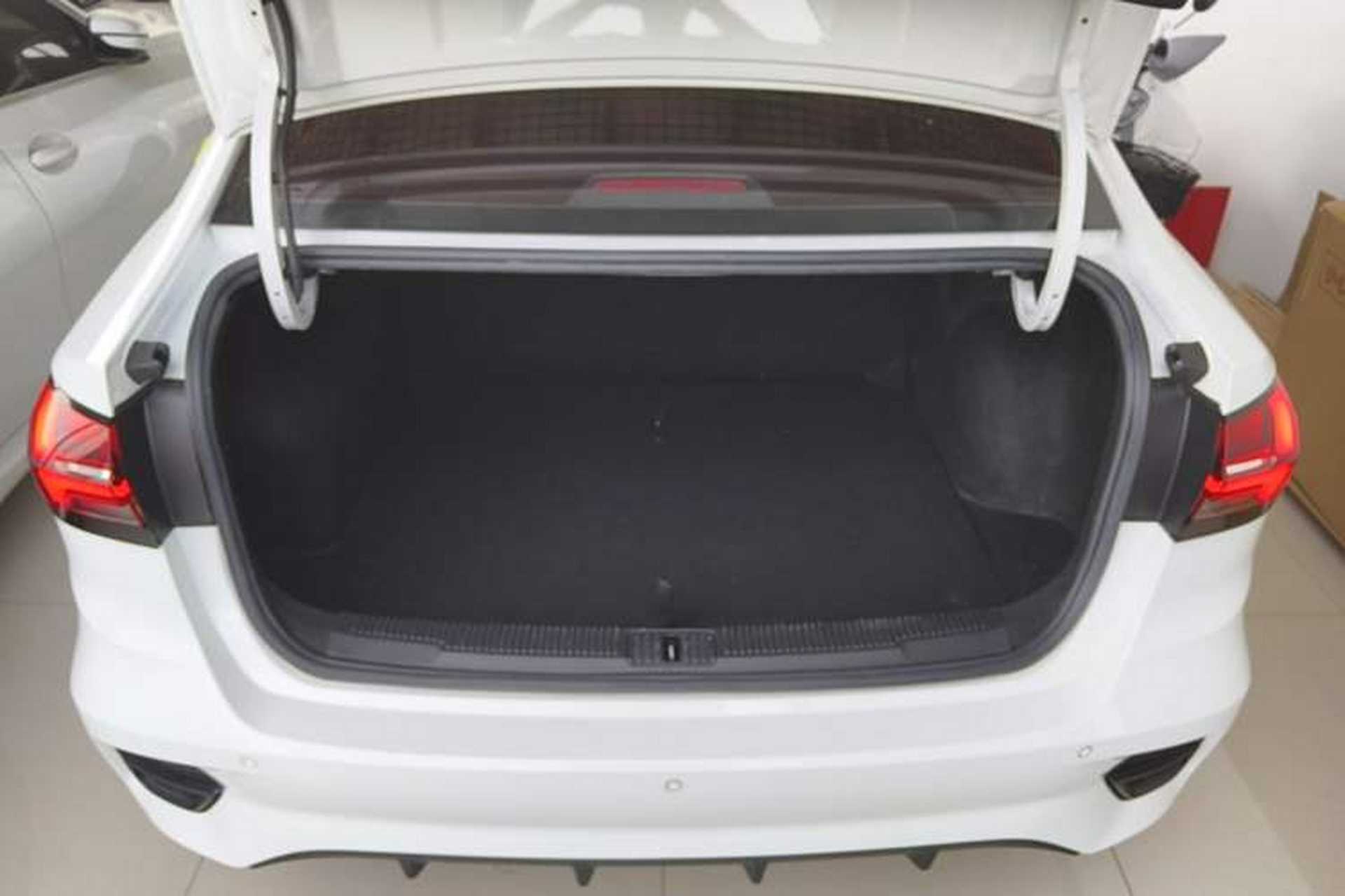 Used Roewe i5 2021 Revised Version 1.5L CVT Diamond Edition Trunk