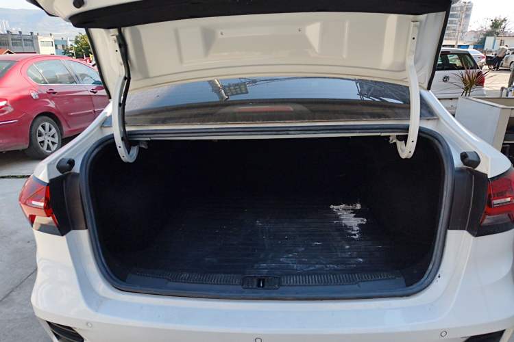 Used Roewe i5 2021 1.5L CVT Assurance Edition Trunk