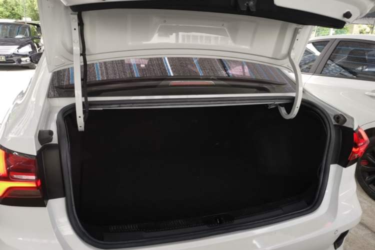 Used Roewe i5 2021 1.5L CVT Diamond Edition Trunk