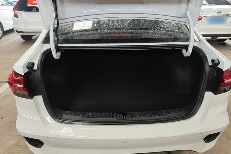 Used Roewe i5 2021 Revised Version 1.5L CVT Diamond Edition Trunk