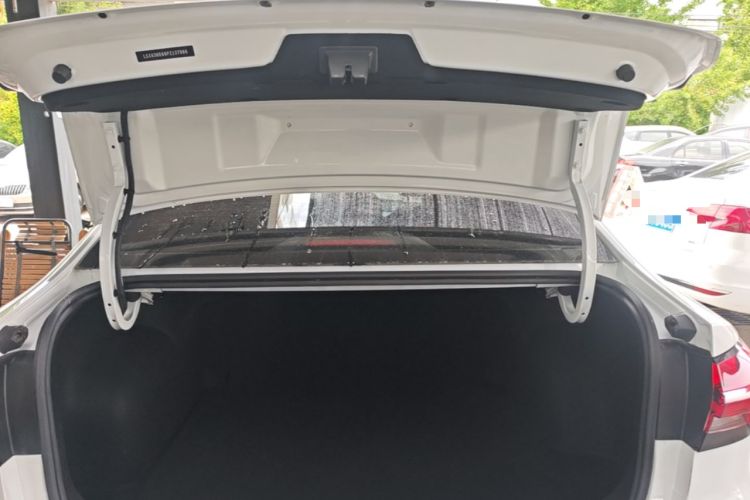 Used Roewe i5 2021 Revised Version 1.5L CVT Diamond Edition Trunk