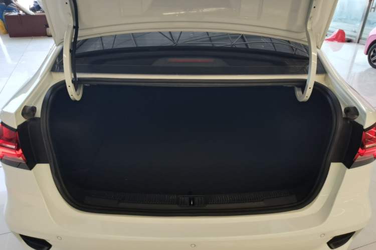 Used Roewe i5 2021 1.5L CVT Platinum Edition Trunk
