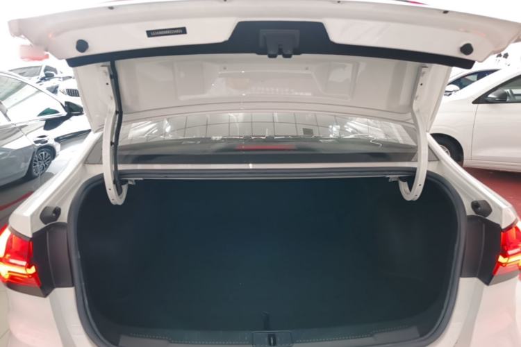 Used Roewe i5 2021 Revised Version 1.5L CVT Diamond Edition Trunk