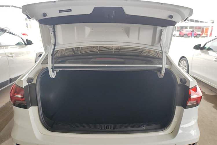Used Roewe i5 2021 Revised Version 1.5L CVT Diamond Edition Trunk