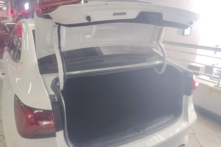 Used Roewe i5 2021 1.5L CVT Starry Edition Trunk
