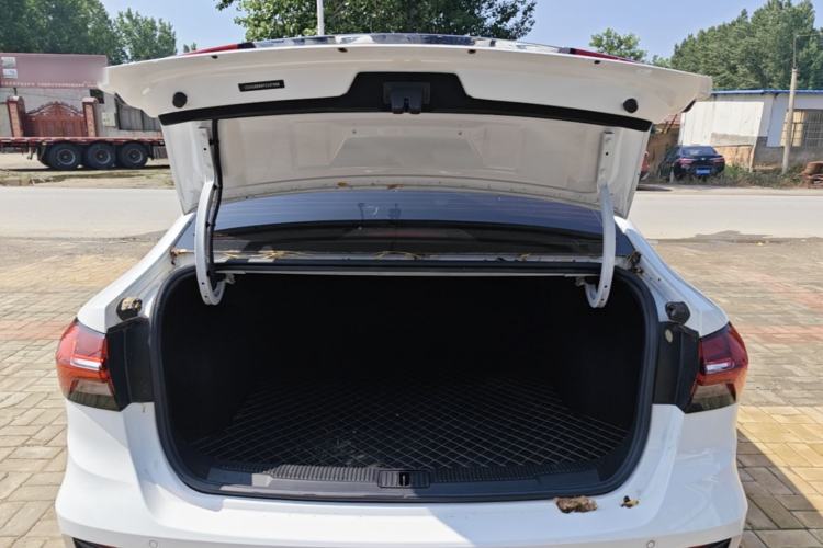 Used Roewe i5 2021 Revised Version 1.5L CVT Diamond Edition Trunk
