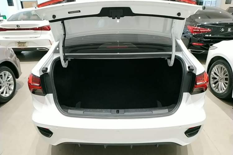 Used Roewe i5 2021 1.5L CVT Diamond Edition Trunk
