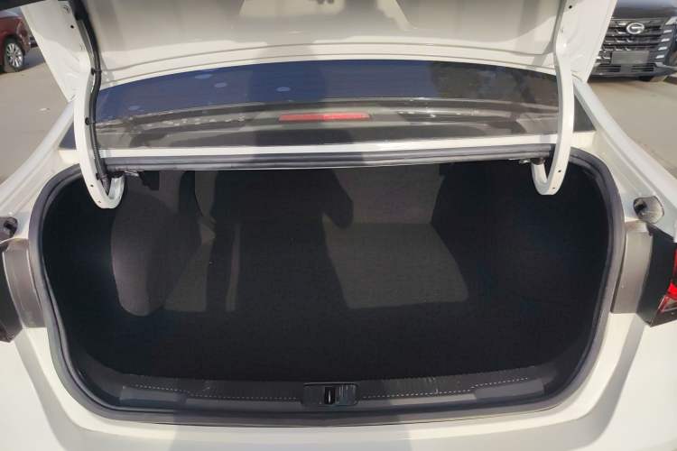 Used Roewe i5 2021 1.5L CVT Platinum Edition Trunk