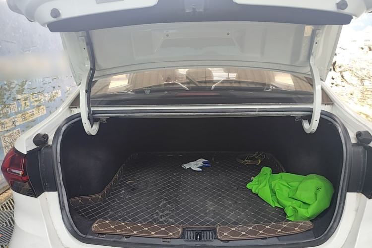 Used Roewe i5 2021 1.5L Manual Diamond Edition Trunk
