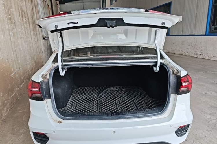 Used Roewe i5 2021 1.5L CVT Diamond Edition Trunk