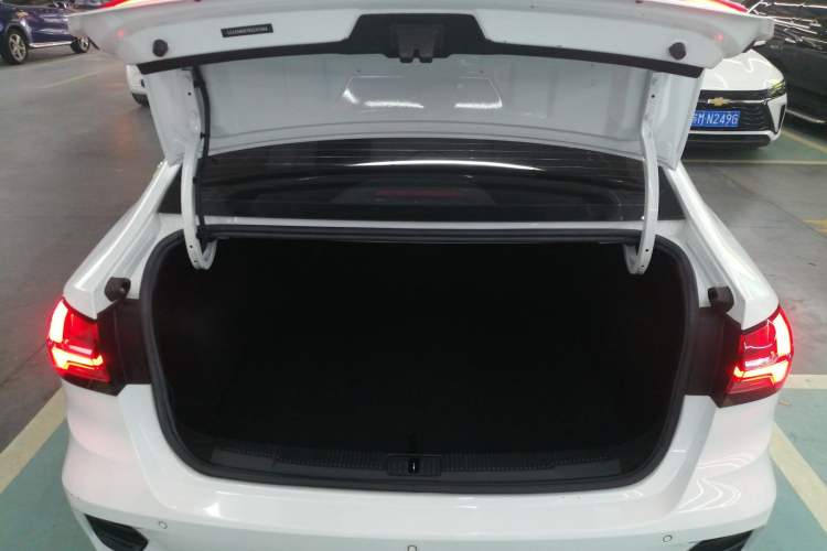Used Roewe i5 2021 Revised Version 1.5L CVT Diamond Edition Trunk