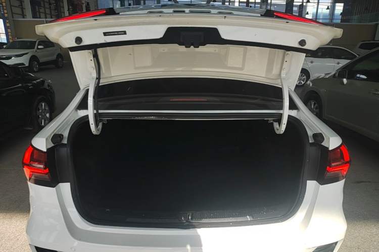 Used Roewe i5 2021 1.5L CVT Diamond Edition Trunk