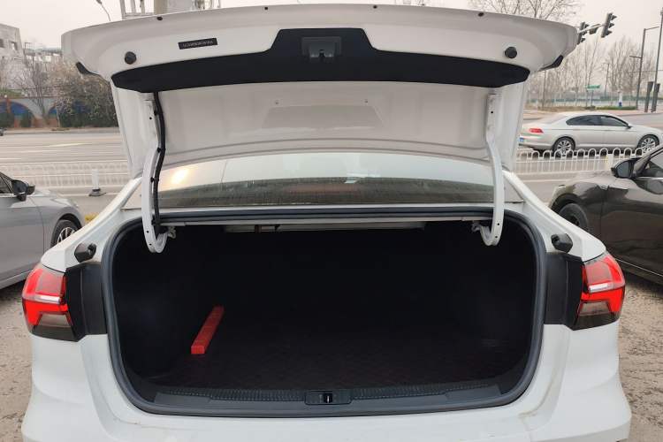 Used Roewe i5 2021 Revised Version 1.5L CVT Diamond Edition Trunk