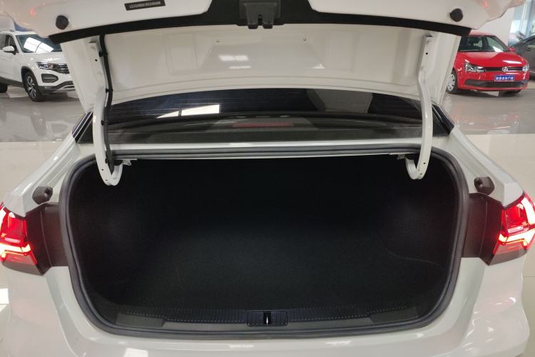 Used Roewe i5 2021 Revised Version 1.5L CVT Diamond Edition Trunk