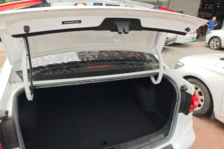 Used Roewe i5 2021 1.5L CVT Platinum Edition Trunk