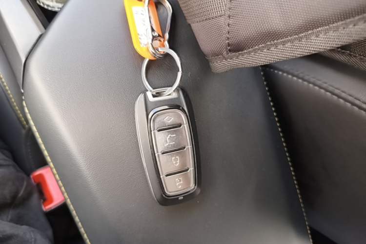 Used Roewe i5 2021 1.5L CVT Black Gold Edition Vehicle Key