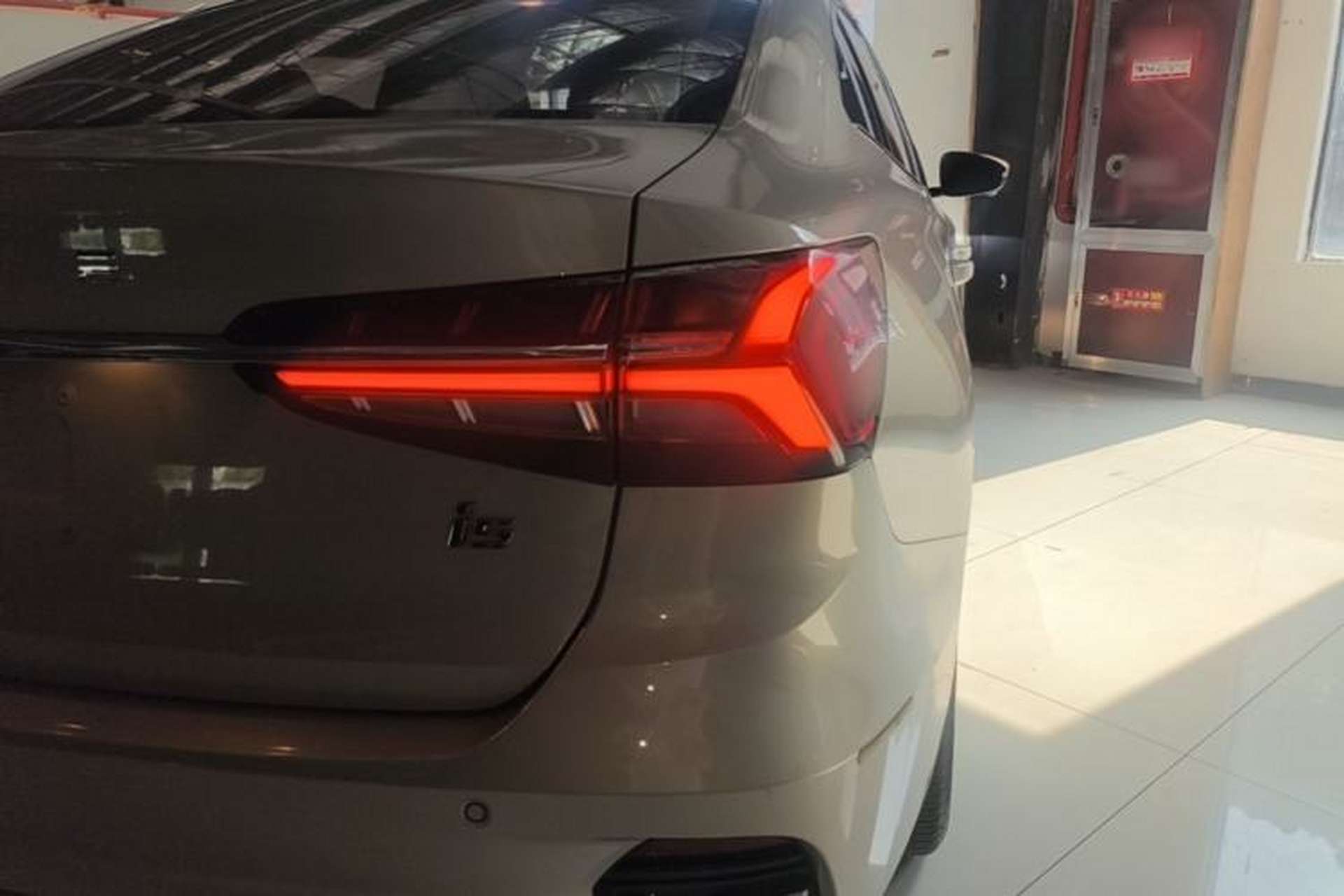Used Roewe i5 2021 1.5L CVT Diamond Edition Exterior 3