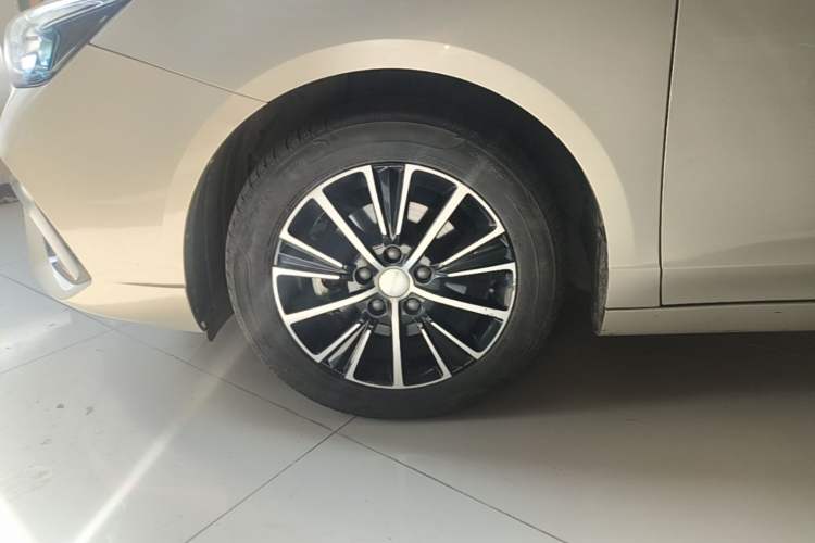 Used Roewe i5 2021 1.5L CVT Diamond Edition Exterior 4