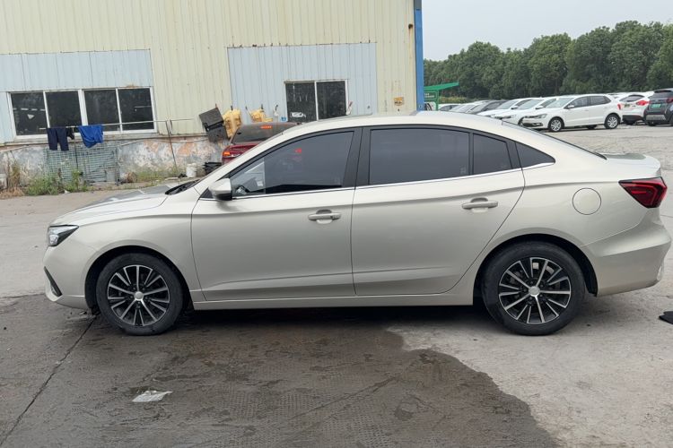 Used Roewe i5 2021 1.5L Manual Diamond Edition Exterior 5