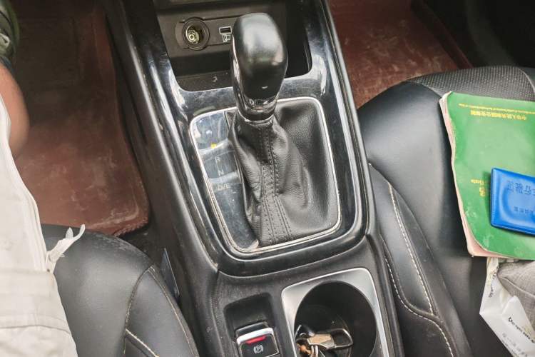 Used Roewe i5 2021 1.5L CVT Diamond Edition Gear Lever