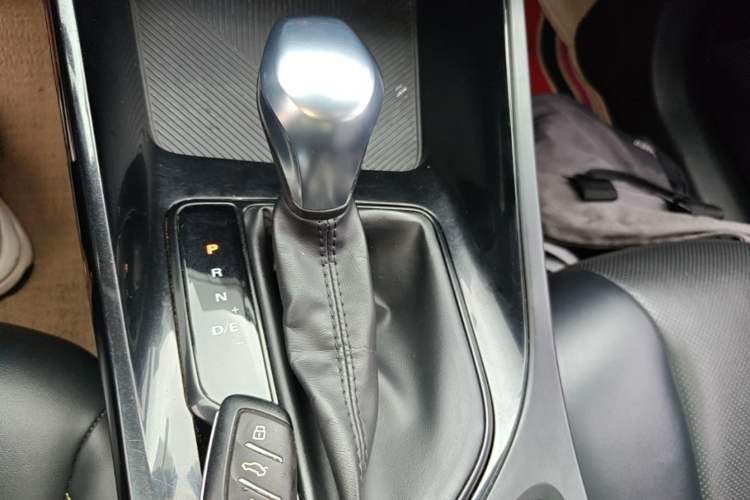 Used Roewe i5 2021 1.5L CVT Diamond Edition Gear Lever
