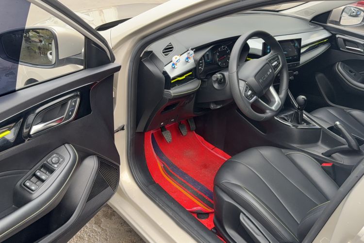 Used Roewe i5 2021 1.5L Manual Diamond Edition Interior 2