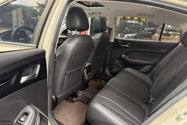 Used Roewe i5 2021 1.5L CVT Diamond Edition Interior 3
