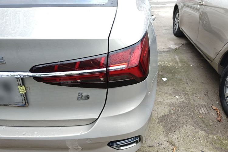Used Roewe i5 2021 1.5L CVT Diamond Edition Right Rear Taillight