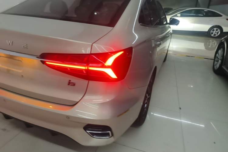 Used Roewe i5 2021 1.5L CVT Diamond Edition Right Rear Taillight