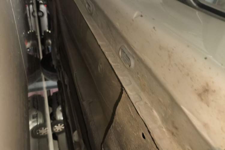 Used Roewe i5 2021 1.5L CVT Diamond Edition Right Side Sill