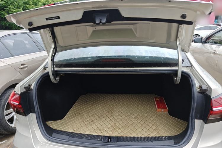 Used Roewe i5 2021 1.5L CVT Diamond Edition Trunk