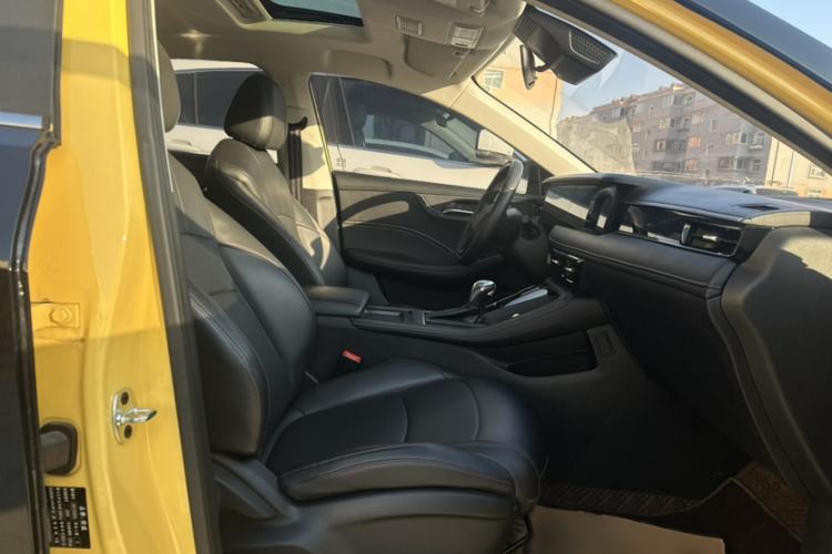 Used Roewe i5 2023 1.5L CVT Flagship Edition Interior 4