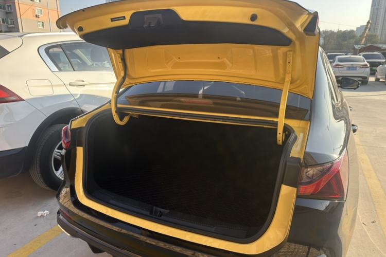 Used Roewe i5 2023 1.5L CVT Flagship Edition Trunk