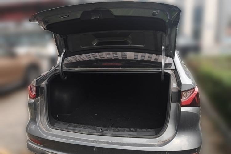 Used Roewe i5 2023 1.5L Manual Comfort Edition Trunk