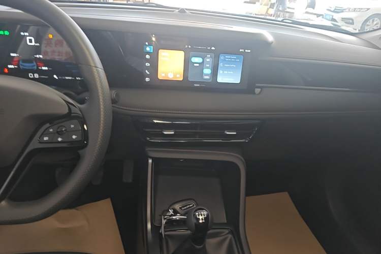 Used Roewe i5 2023 1.5L Manual Comfort Edition Audio And AC Panel