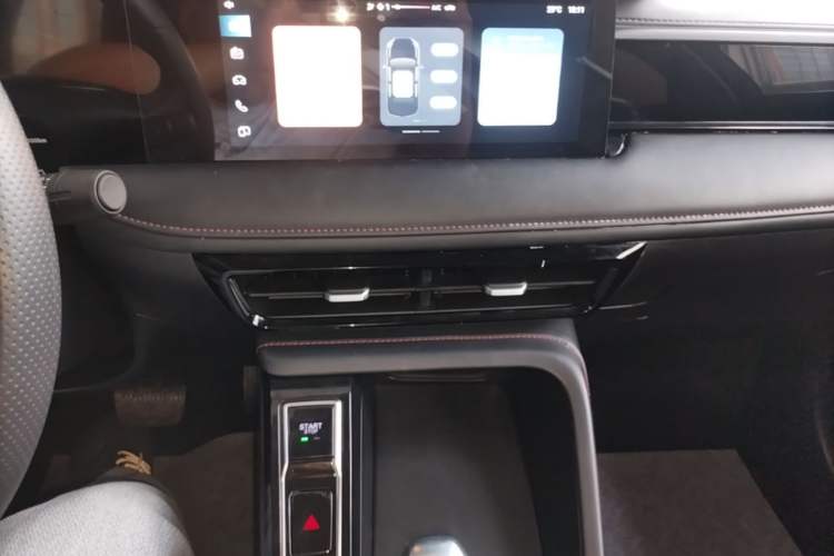 Used Roewe i5 2023 1.5L CVT Luxury Edition Audio And AC Panel