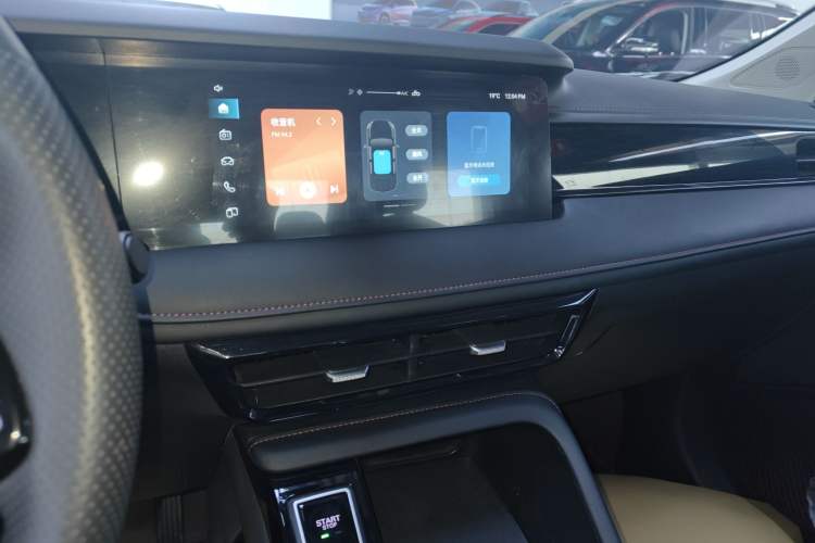 Used Roewe i5 2023 1.5L CVT Luxury Edition Audio And AC Panel