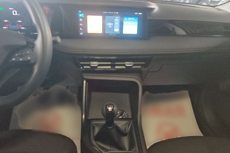 Used Roewe i5 2023 1.5L Manual Comfort Edition Audio And AC Panel