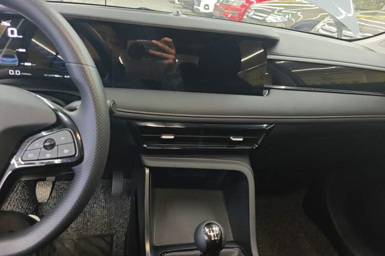 Used Roewe i5 2023 1.5L Manual Comfort Edition Audio And AC Panel