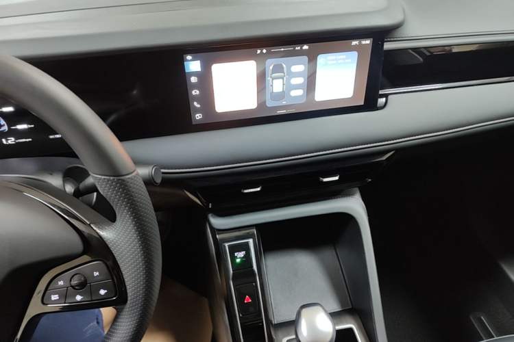 Used Roewe i5 2023 1.5L CVT Luxury Edition Audio And AC Panel