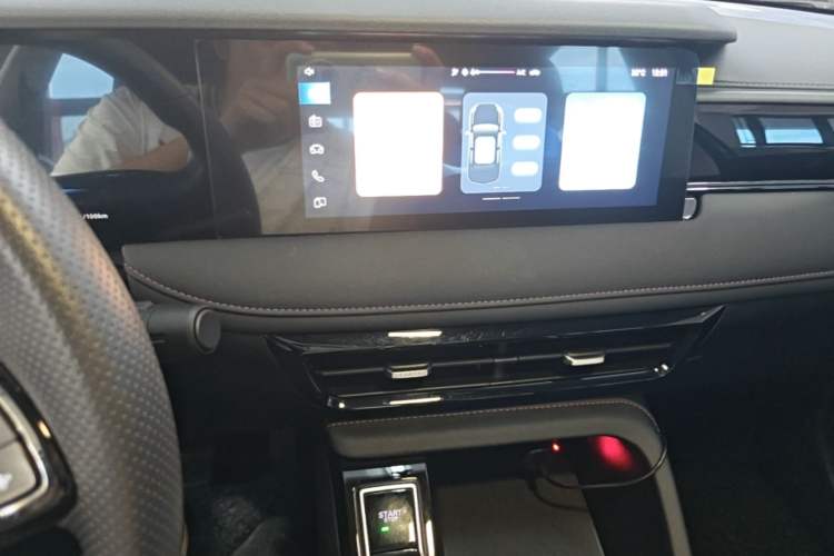 Used Roewe i5 2023 1.5L CVT Luxury Edition Audio And AC Panel