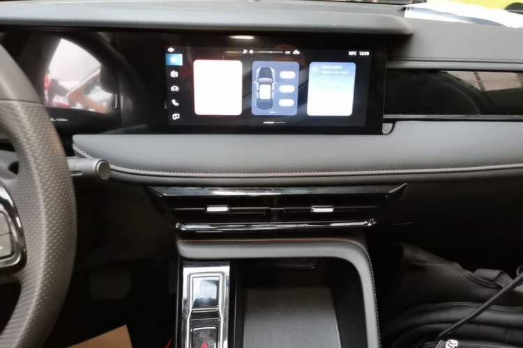 Used Roewe i5 2023 1.5L CVT Luxury Edition Audio And AC Panel