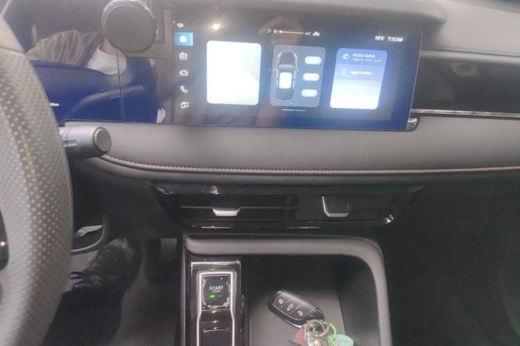 Used Roewe i5 2023 1.5L CVT Luxury Edition Audio And AC Panel
